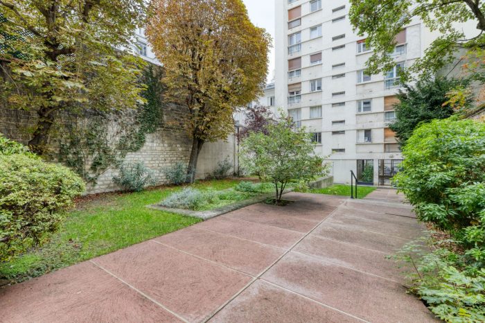 Jardin copropriété et arbres