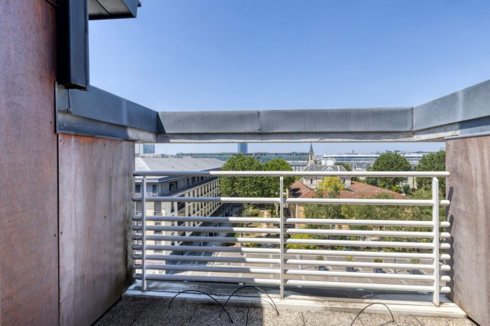 Terrasse rooftop — vue sur les toits