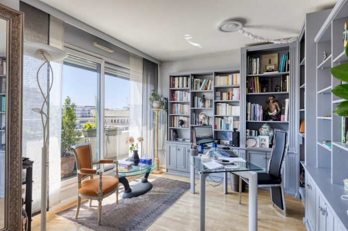 Bibliothèque et bureau