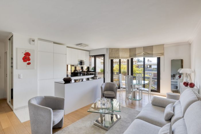 Salon — vue vers la cuisine